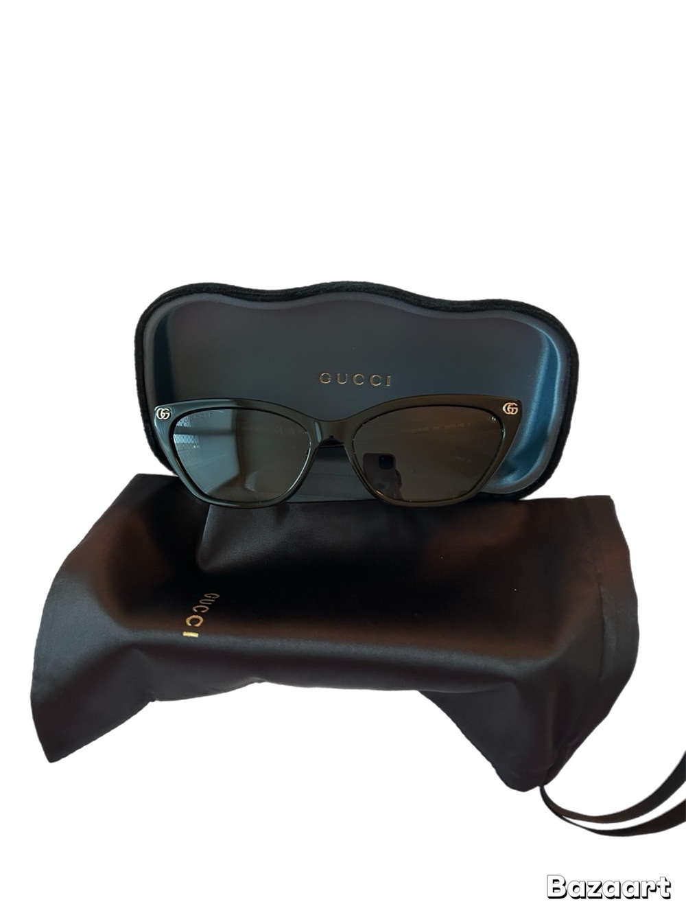 💯Authentic!!!  Gucci Women’s Black Cat-Eye Sunglasses with Gold Logo Accents